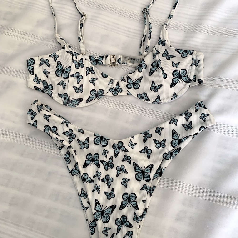 ✨2/$10✨ Zaful | Blue Butterfly Print Ribbed Bikini Set